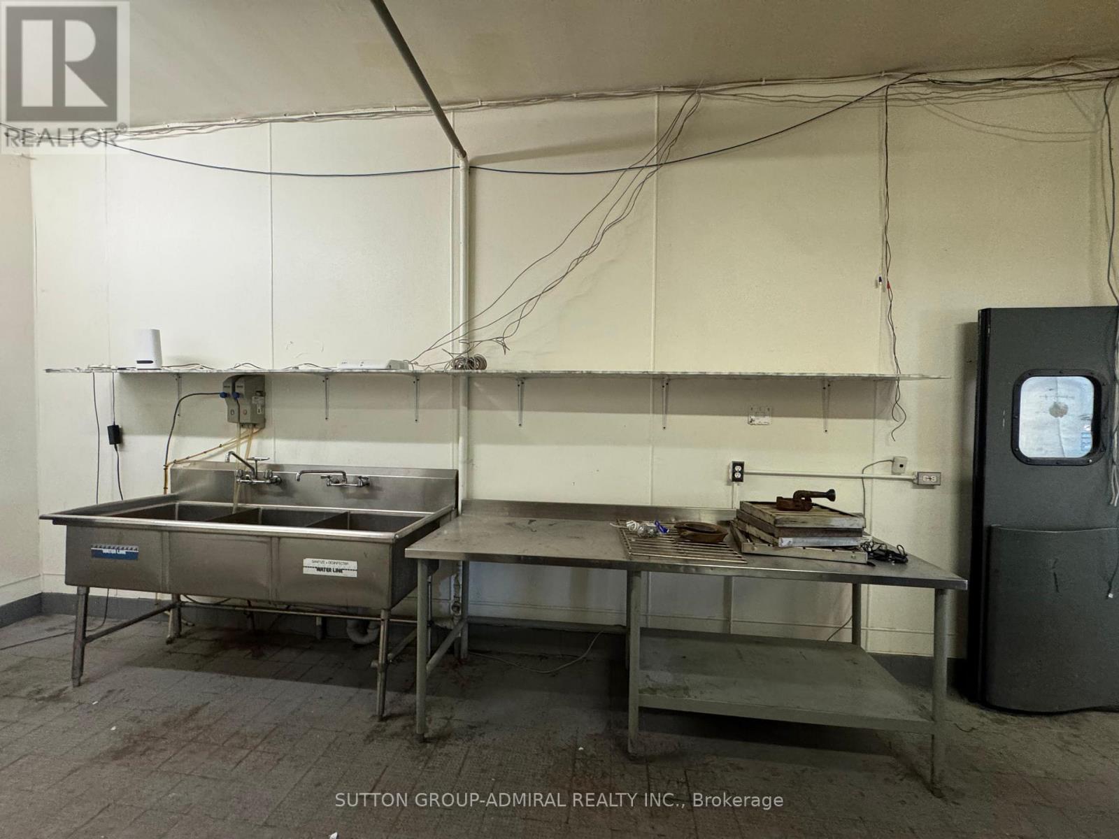 1606 Eglinton Avenue W, Toronto, Ontario  M6E 2G8 - Photo 8 - W12484048