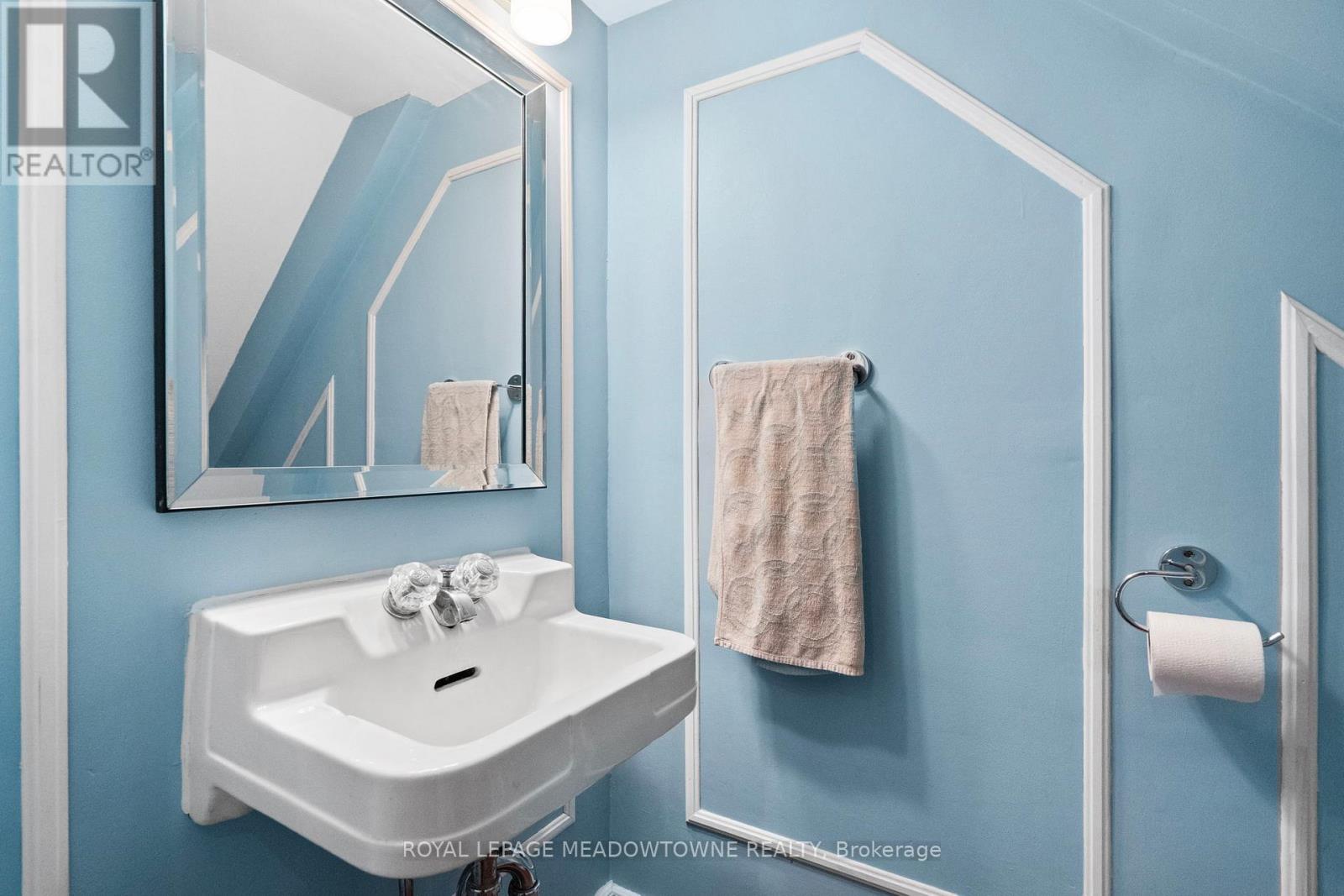 229 Queen Street, Milton, Ontario  L9T 1K3 - Photo 18 - W12484050