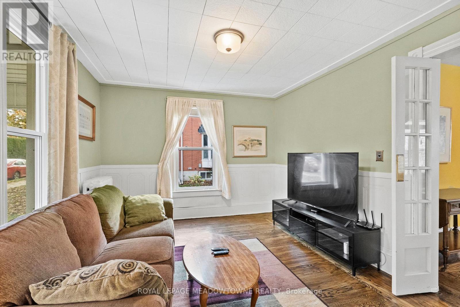 229 Queen Street, Milton, Ontario  L9T 1K3 - Photo 8 - W12484050