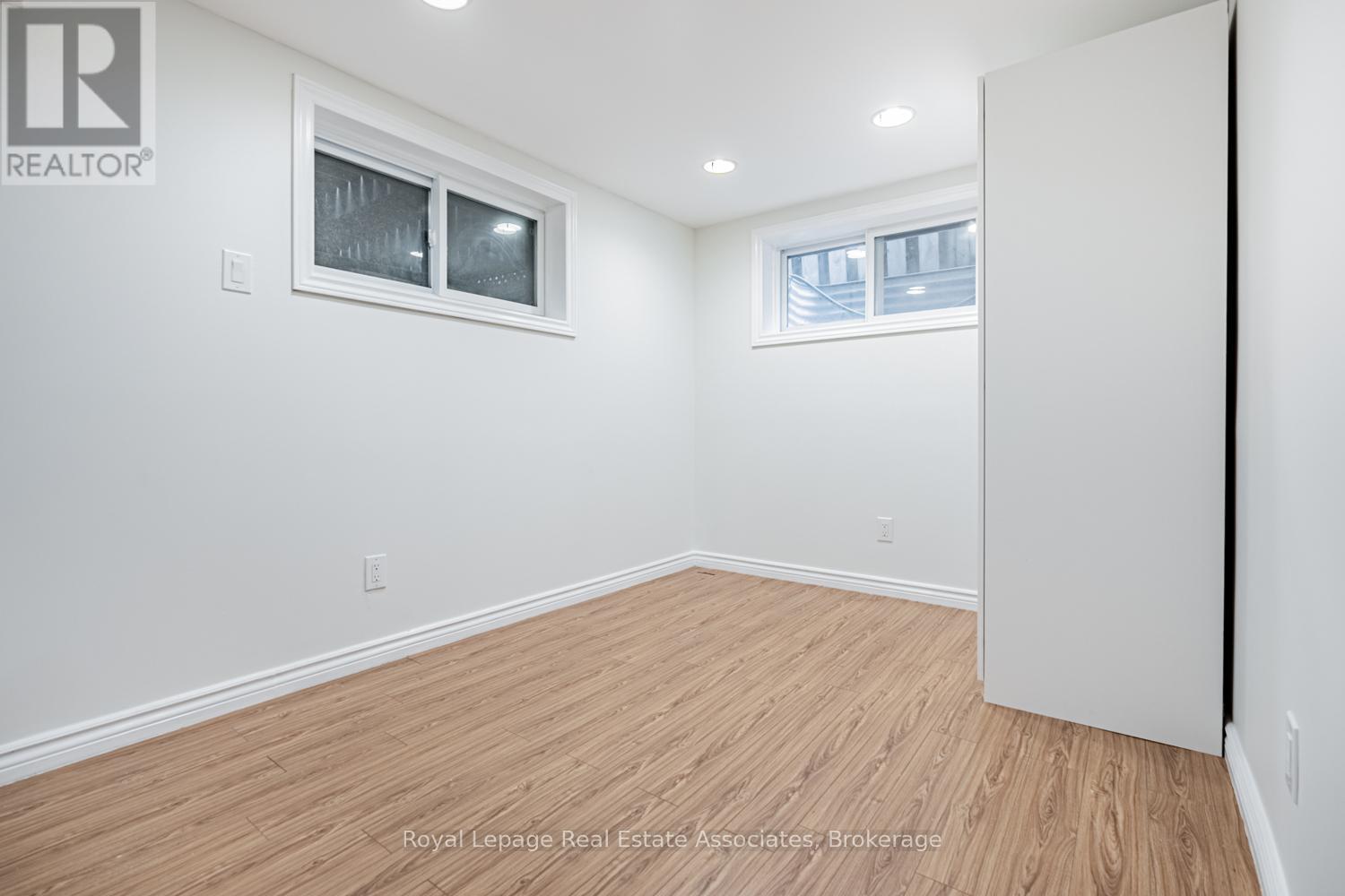 1094 Eastmount Avenue, Mississauga, Ontario  L5E 1Z4 - Photo 21 - W12484054