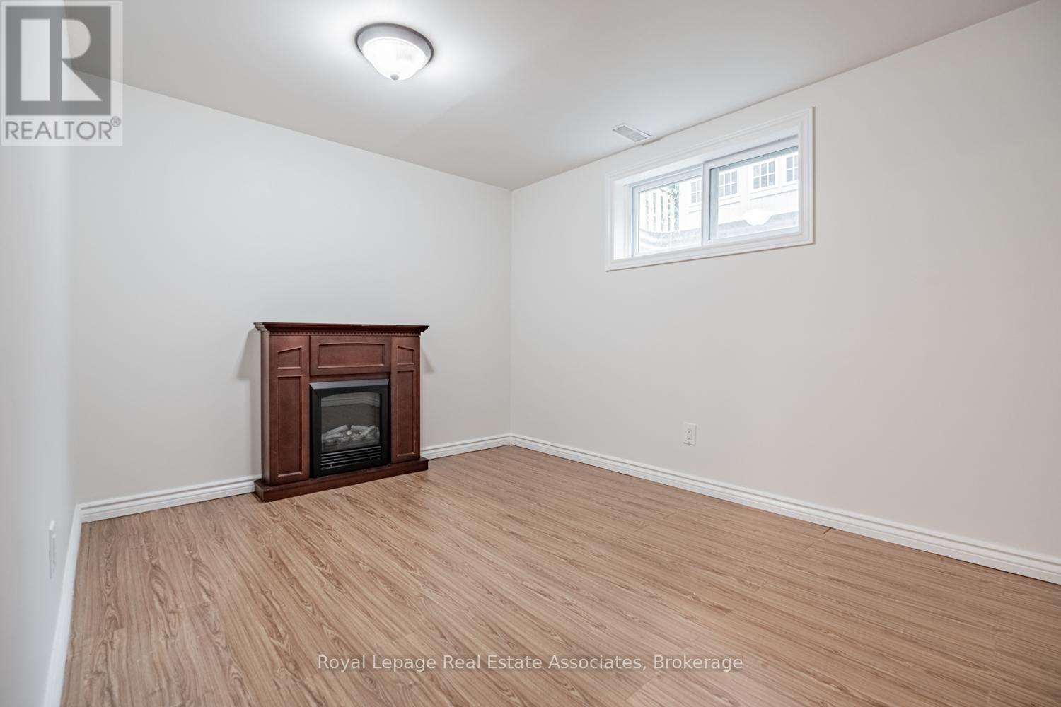 1094 Eastmount Avenue, Mississauga, Ontario  L5E 1Z4 - Photo 22 - W12484054