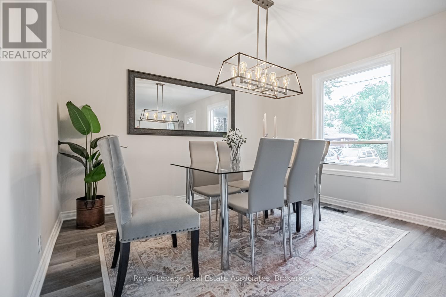 1094 Eastmount Avenue, Mississauga, Ontario  L5E 1Z4 - Photo 6 - W12484054