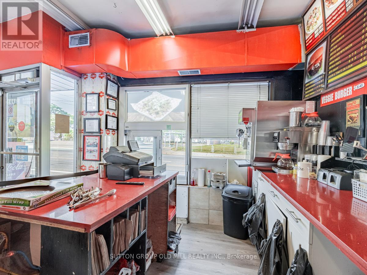 685 Runnymede Road, Toronto, Ontario  M6S 3A4 - Photo 11 - W12484058