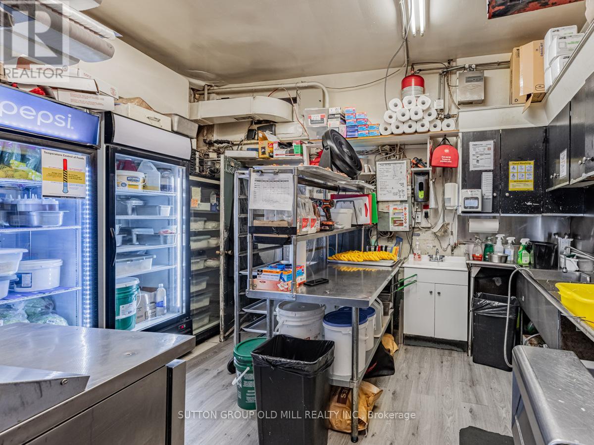 685 Runnymede Road, Toronto, Ontario  M6S 3A4 - Photo 15 - W12484058