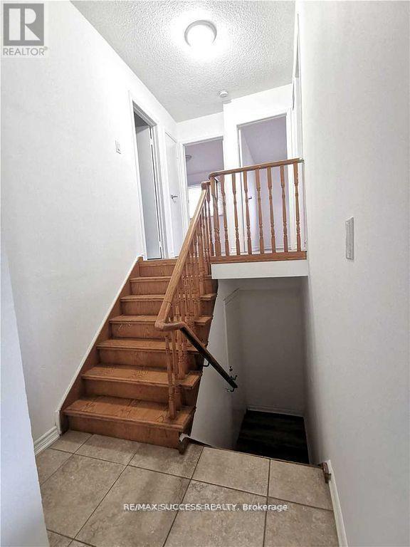 32 Martindale Crescent, Brampton, Ontario  L6X 2T9 - Photo 10 - W12484077