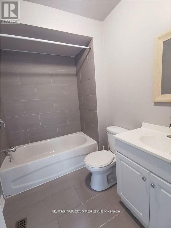 32 Martindale Crescent, Brampton, Ontario  L6X 2T9 - Photo 12 - W12484077