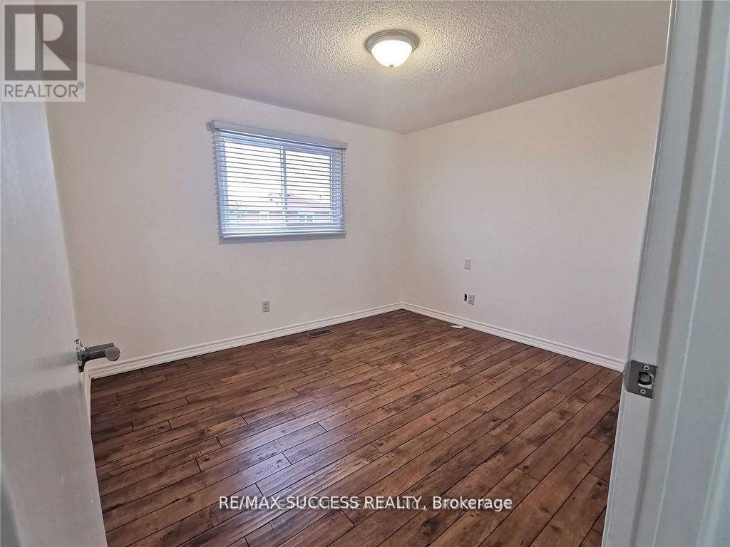 32 Martindale Crescent, Brampton, Ontario  L6X 2T9 - Photo 13 - W12484077