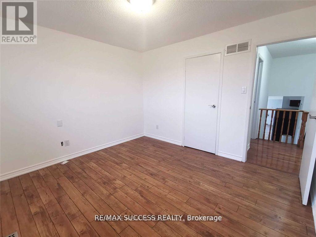 32 Martindale Crescent, Brampton, Ontario  L6X 2T9 - Photo 14 - W12484077