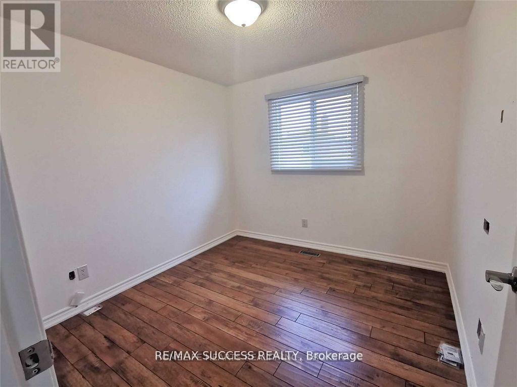 32 Martindale Crescent, Brampton, Ontario  L6X 2T9 - Photo 15 - W12484077