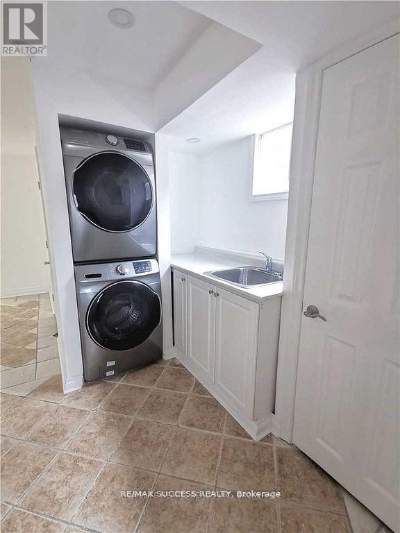 32 Martindale Crescent, Brampton, Ontario  L6X 2T9 - Photo 17 - W12484077