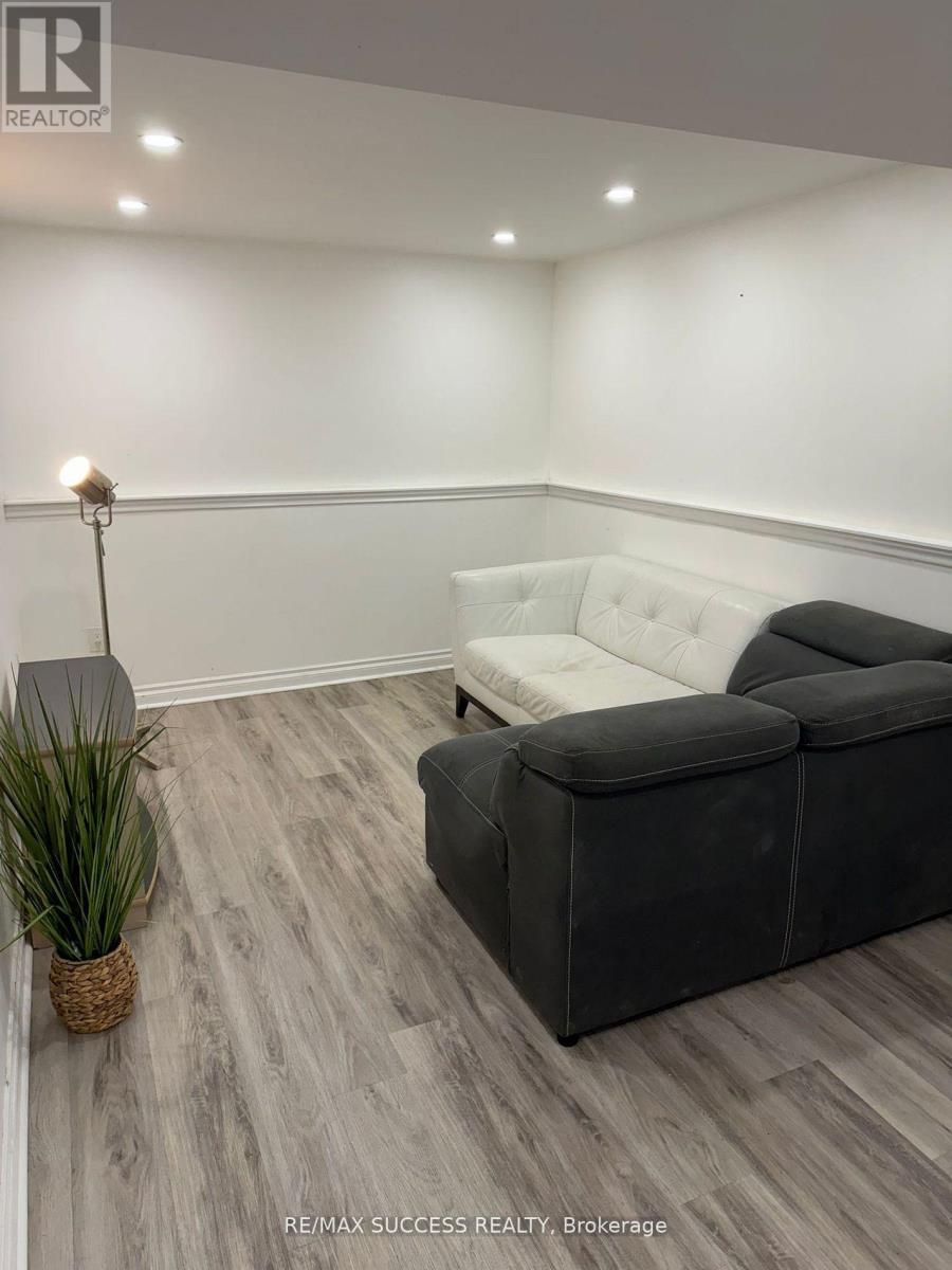 32 Martindale Crescent, Brampton, Ontario  L6X 2T9 - Photo 29 - W12484077