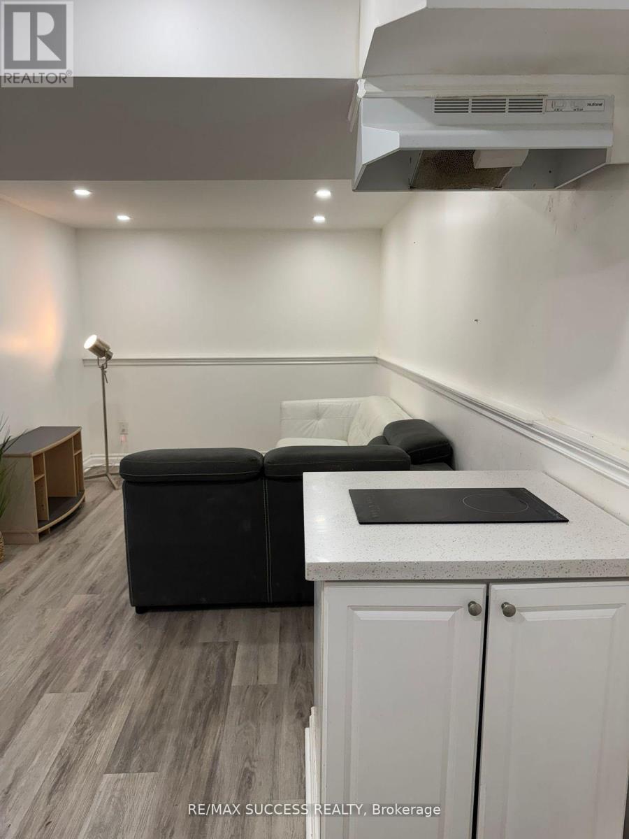 32 Martindale Crescent, Brampton, Ontario  L6X 2T9 - Photo 30 - W12484077