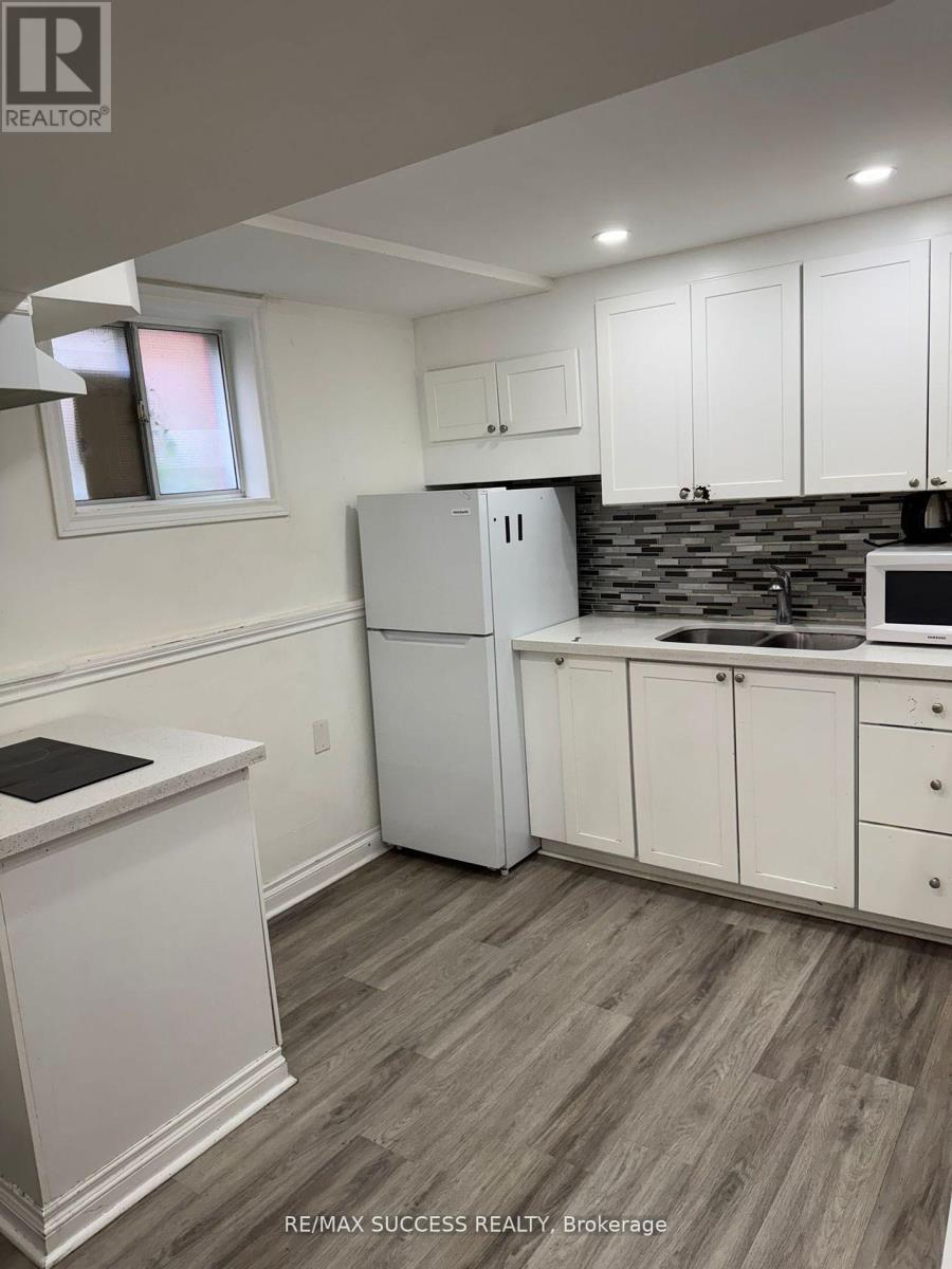 32 Martindale Crescent, Brampton, Ontario  L6X 2T9 - Photo 31 - W12484077