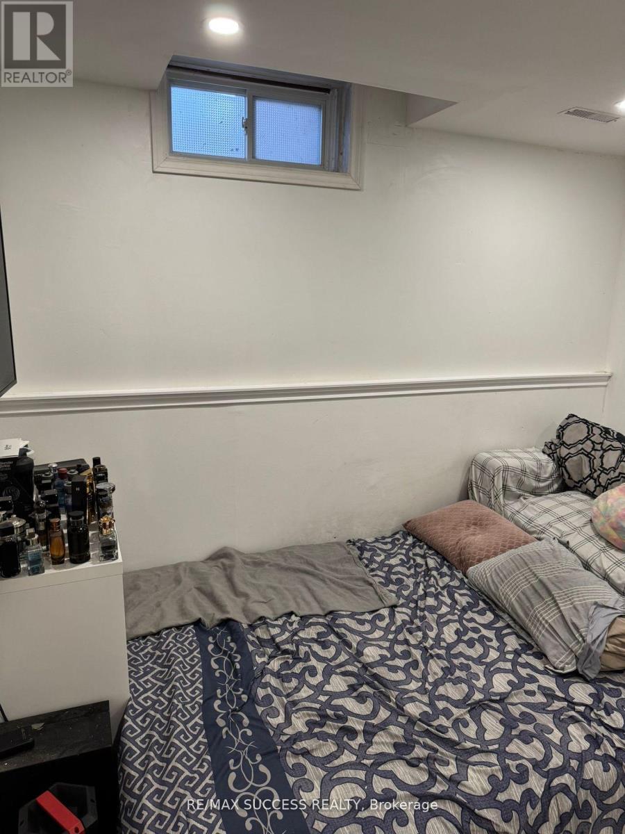 32 Martindale Crescent, Brampton, Ontario  L6X 2T9 - Photo 35 - W12484077