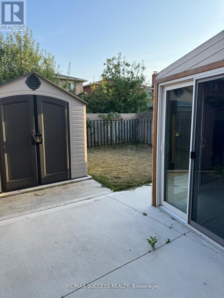 32 Martindale Crescent, Brampton, Ontario  L6X 2T9 - Photo 45 - W12484077