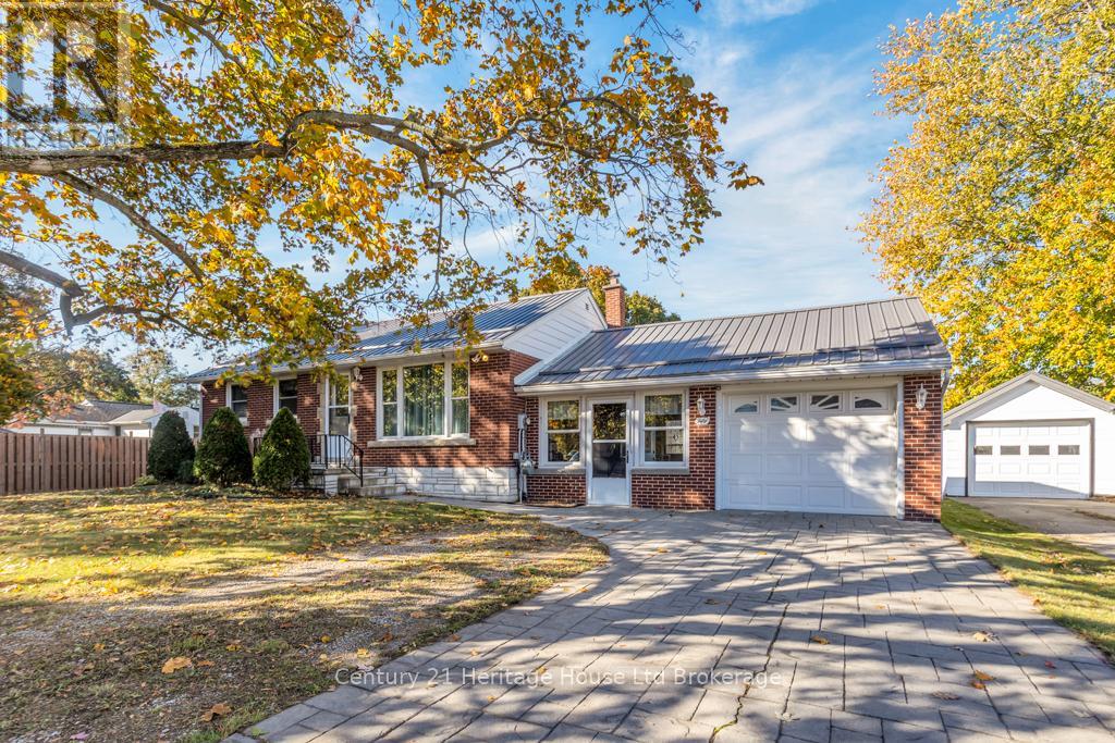 50 MACHENRY STREET, Lambton Shores, Ontario