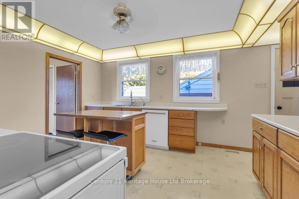 50 Machenry Street, Lambton Shores, Ontario N0N 1J0 - Photo 10 - X12484124