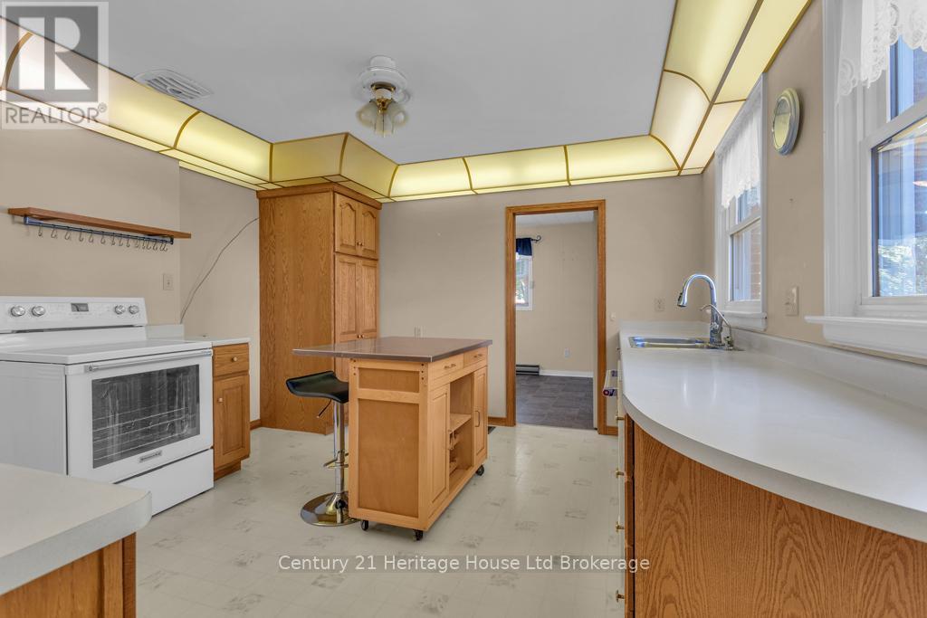 50 Machenry Street, Lambton Shores, Ontario N0N 1J0 - Photo 11 - X12484124