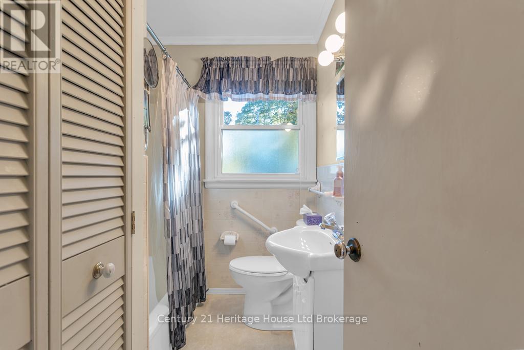 50 Machenry Street, Lambton Shores, Ontario N0N 1J0 - Photo 15 - X12484124