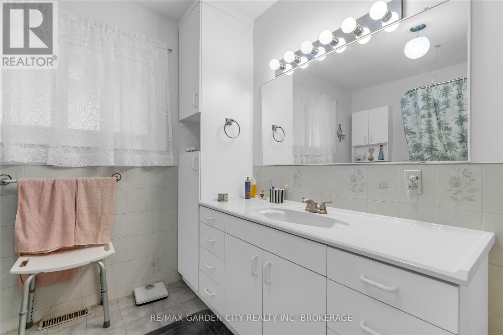 26 Howard Avenue, St. Catharines, Ontario  L2N 3X1 - Photo 17 - X12484107