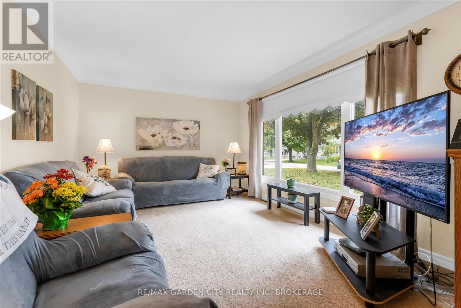 26 Howard Avenue, St. Catharines, Ontario  L2N 3X1 - Photo 4 - X12484107