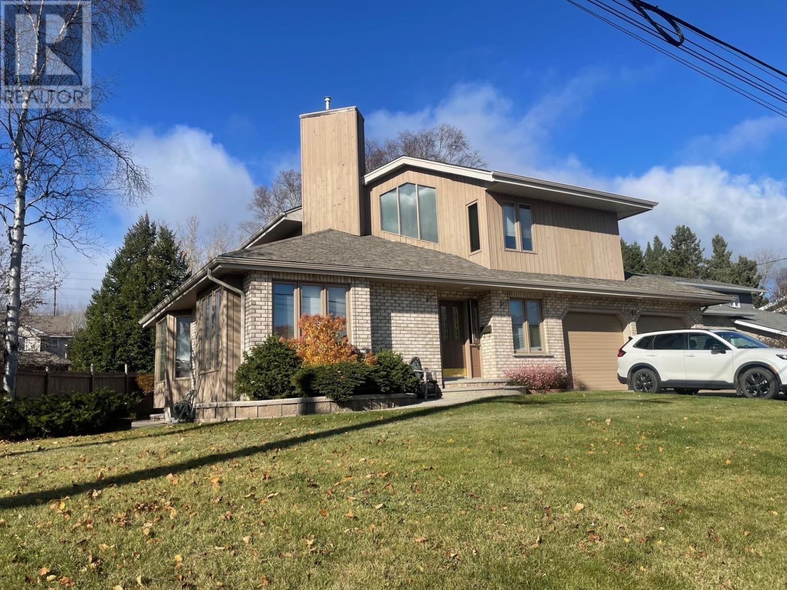 244 Skyline AVE, Thunder Bay, Ontario