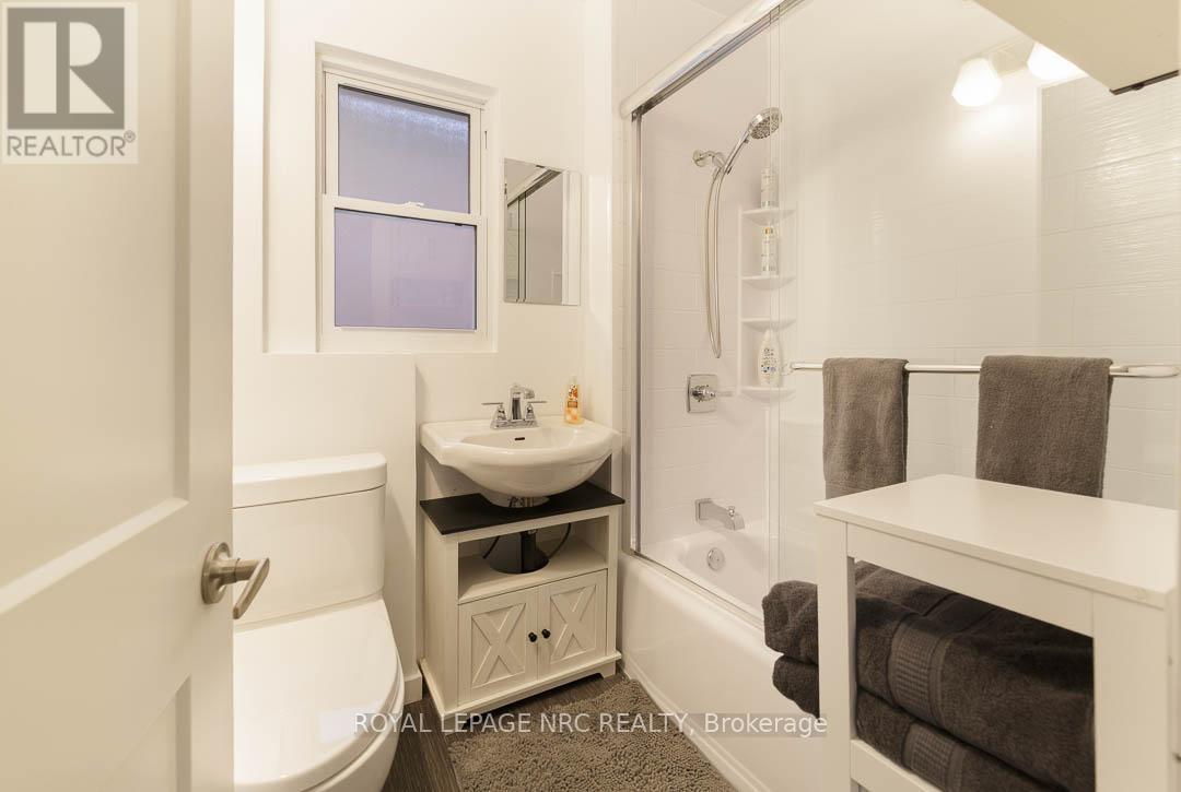 241 Vine Street, St. Catharines, Ontario  L2M 4S9 - Photo 13 - X12483958