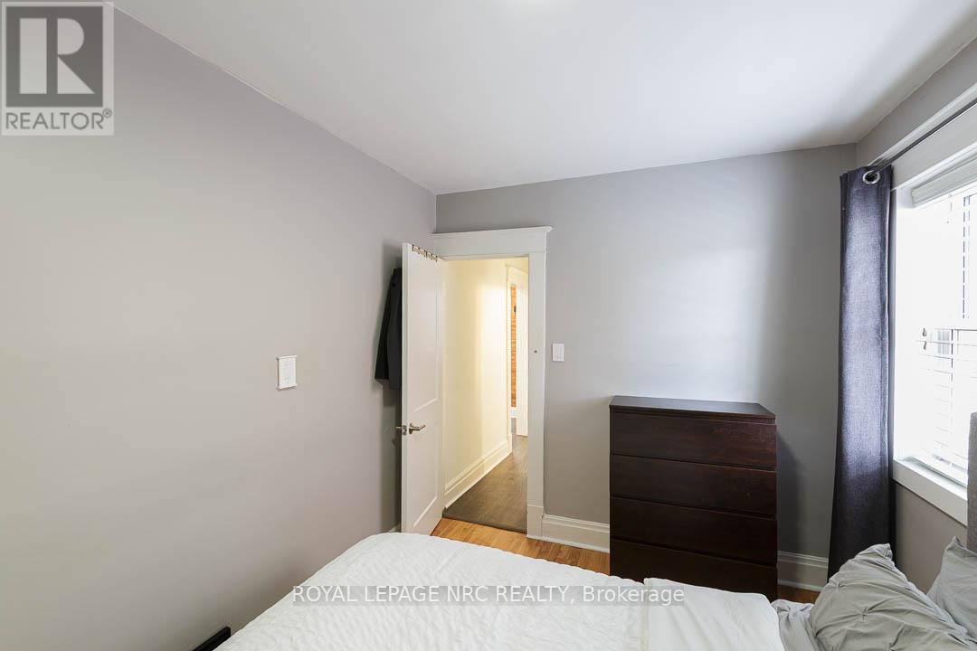 241 Vine Street, St. Catharines, Ontario  L2M 4S9 - Photo 15 - X12483958
