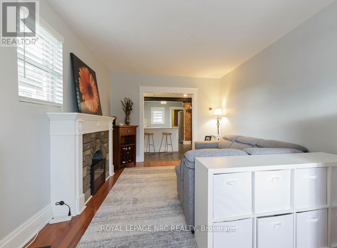 241 Vine Street, St. Catharines, Ontario  L2M 4S9 - Photo 3 - X12483958