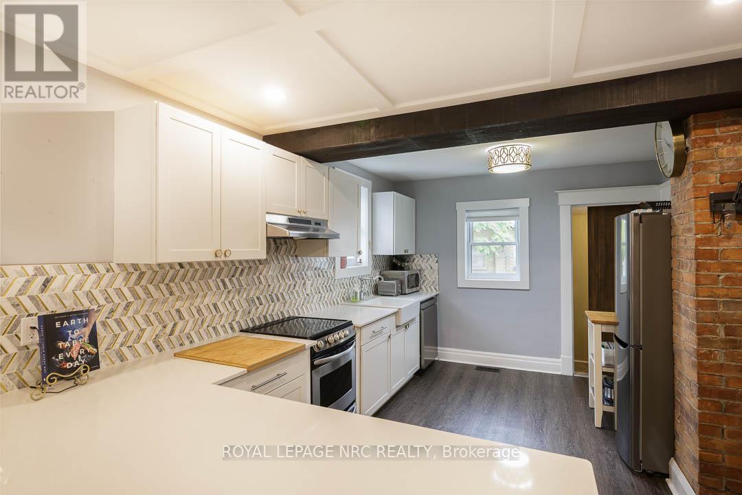 241 Vine Street, St. Catharines, Ontario  L2M 4S9 - Photo 7 - X12483958