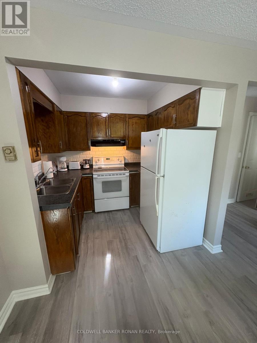 140 Fernwood Drive, Gravenhurst, Ontario  P1P 1P4 - Photo 6 - X12483975
