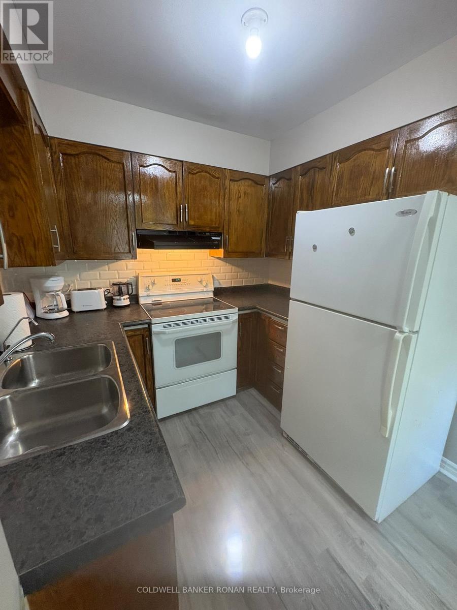 140 Fernwood Drive, Gravenhurst, Ontario  P1P 1P4 - Photo 7 - X12483975