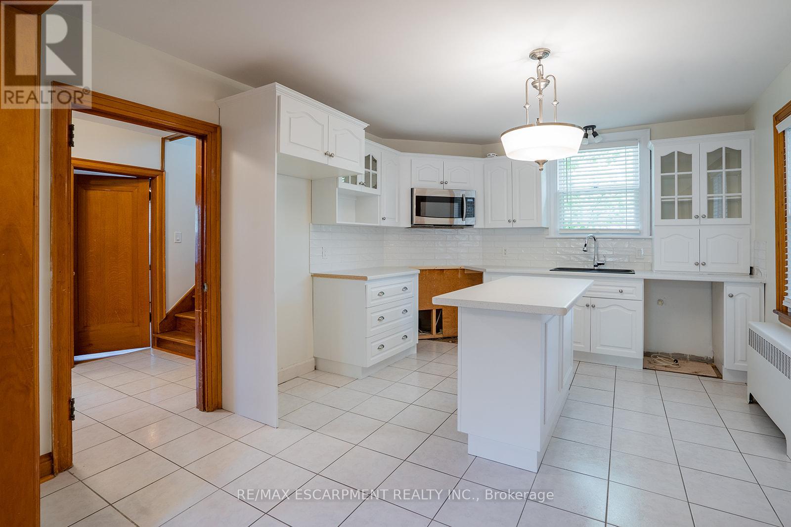 B - 324 King Street E, Hamilton, Ontario  L8G 1M3 - Photo 4 - X12483992