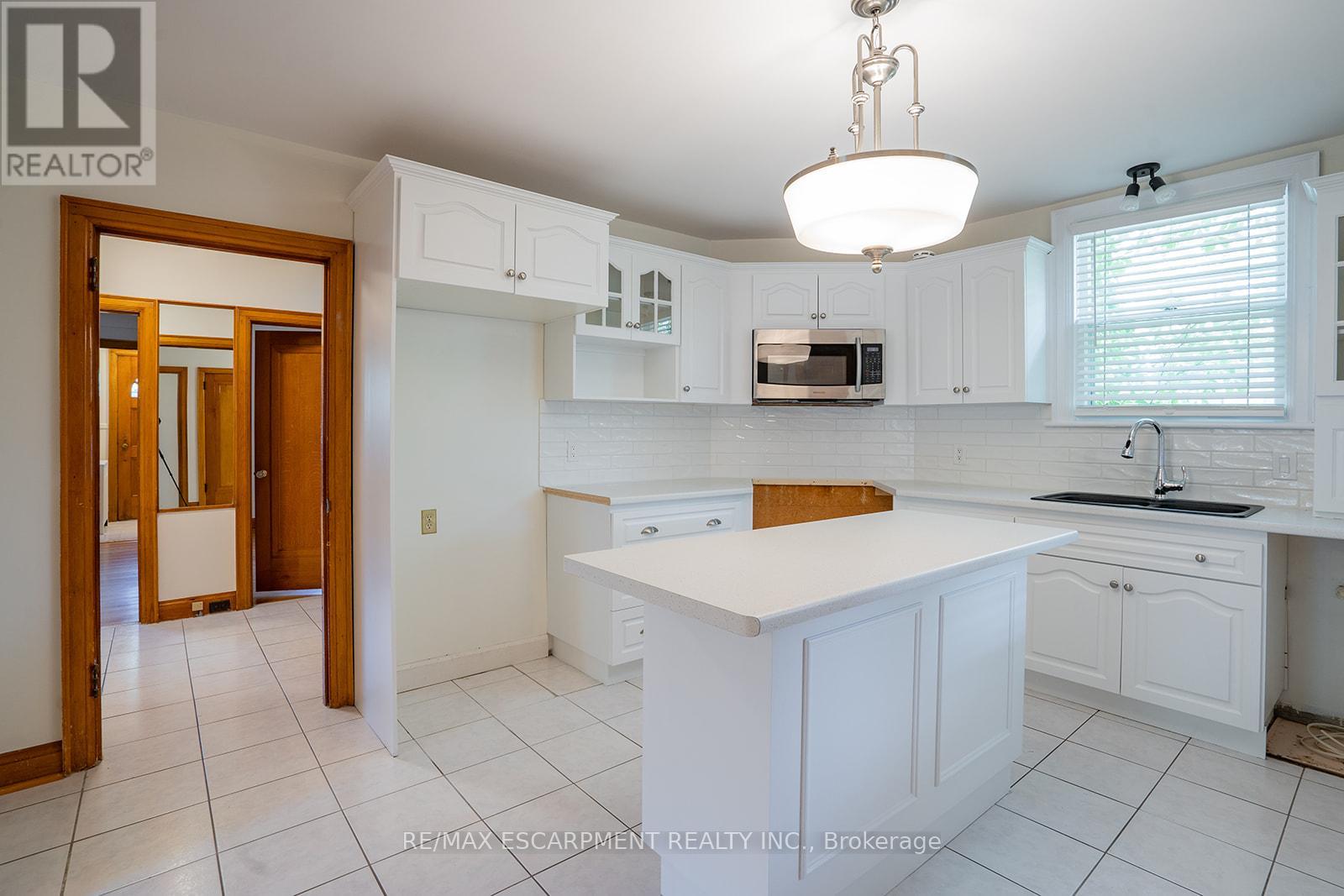 B - 324 King Street E, Hamilton, Ontario  L8G 1M3 - Photo 5 - X12483992