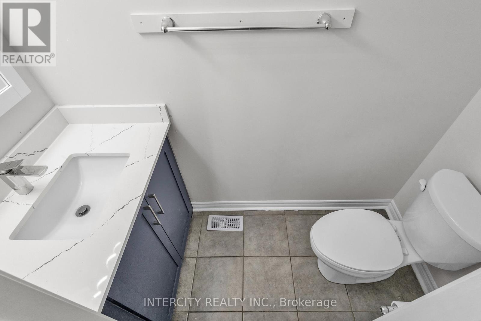 51 Laughland Lane, Guelph, Ontario  N1L 0C9 - Photo 8 - X12484000