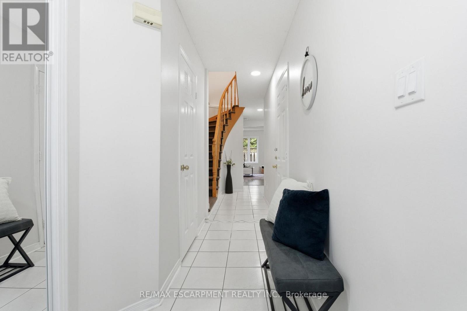 25 - 100 Vineberg Drive, Hamilton, Ontario  L8W 3X4 - Photo 4 - X12484034