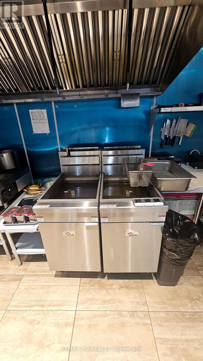 23 King Street N, Waterloo, Ontario  N2J 2W6 - Photo 5 - X12484040