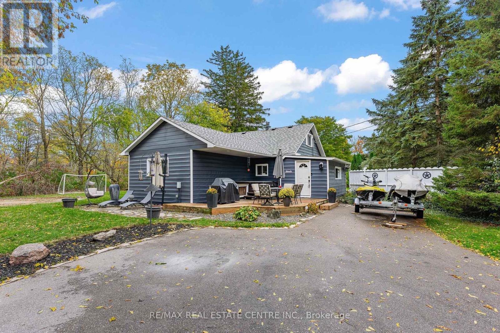 1 Hughson Street, North Dumfries, Ontario  N0B 1L0 - Photo 35 - X12484049