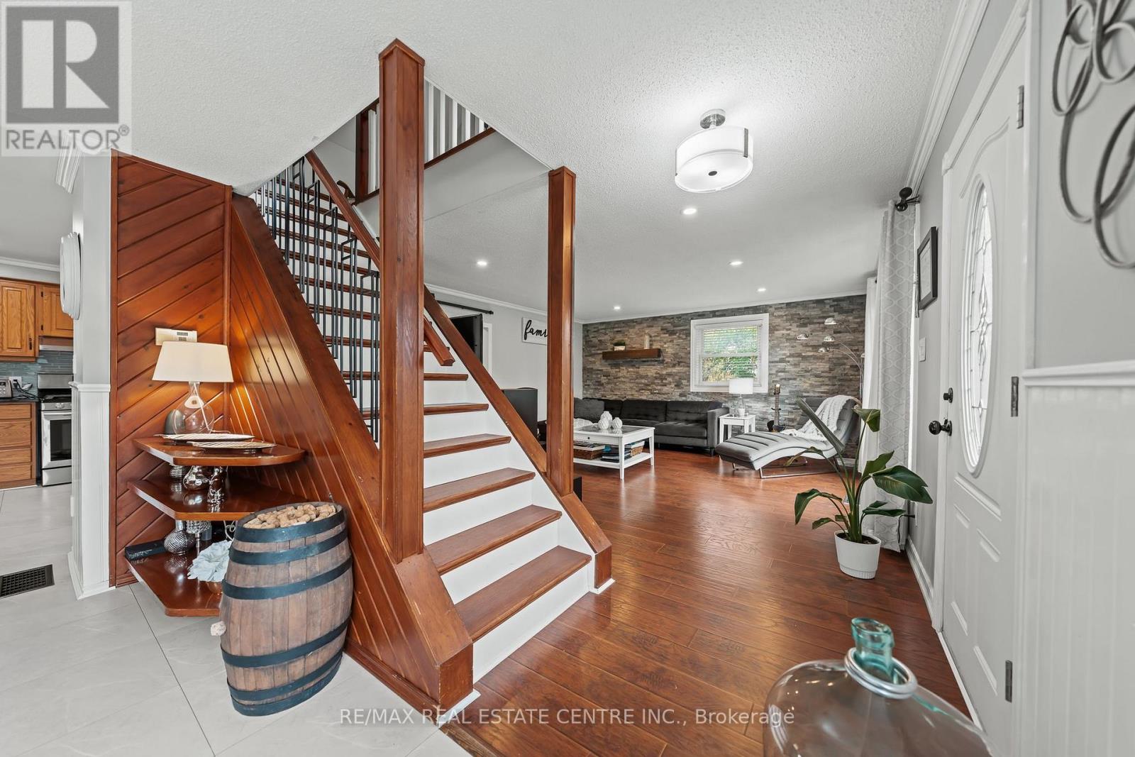 1 Hughson Street, North Dumfries, Ontario  N0B 1L0 - Photo 6 - X12484049