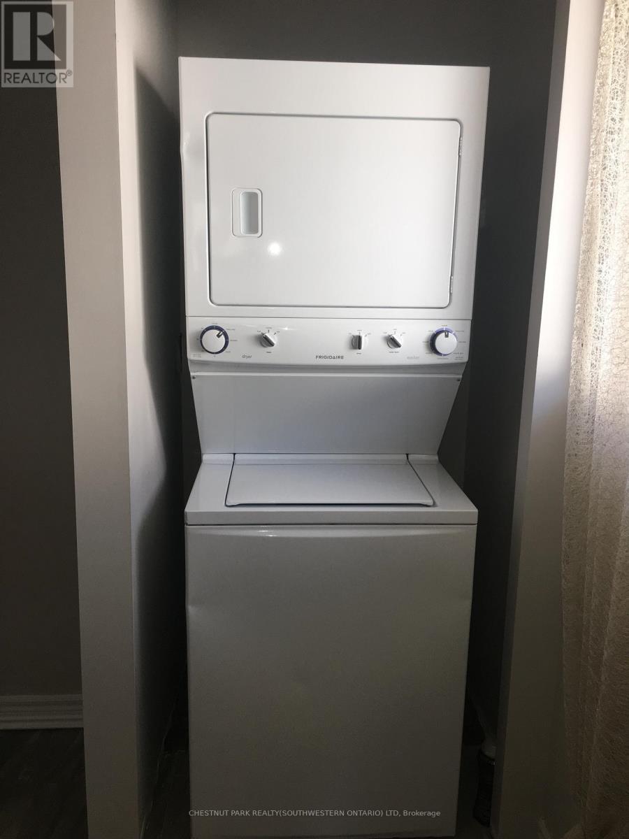 148 Green Valley Drive, Kitchener, Ontario  N2P 1C4 - Photo 10 - X12484079