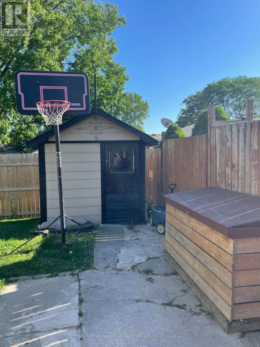 148 Green Valley Drive, Kitchener, Ontario  N2P 1C4 - Photo 27 - X12484079