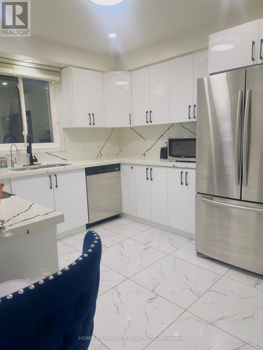 Upper - 37 Juanita Drive, Hamilton, Ontario  L9C 2G4 - Photo 11 - X12484082