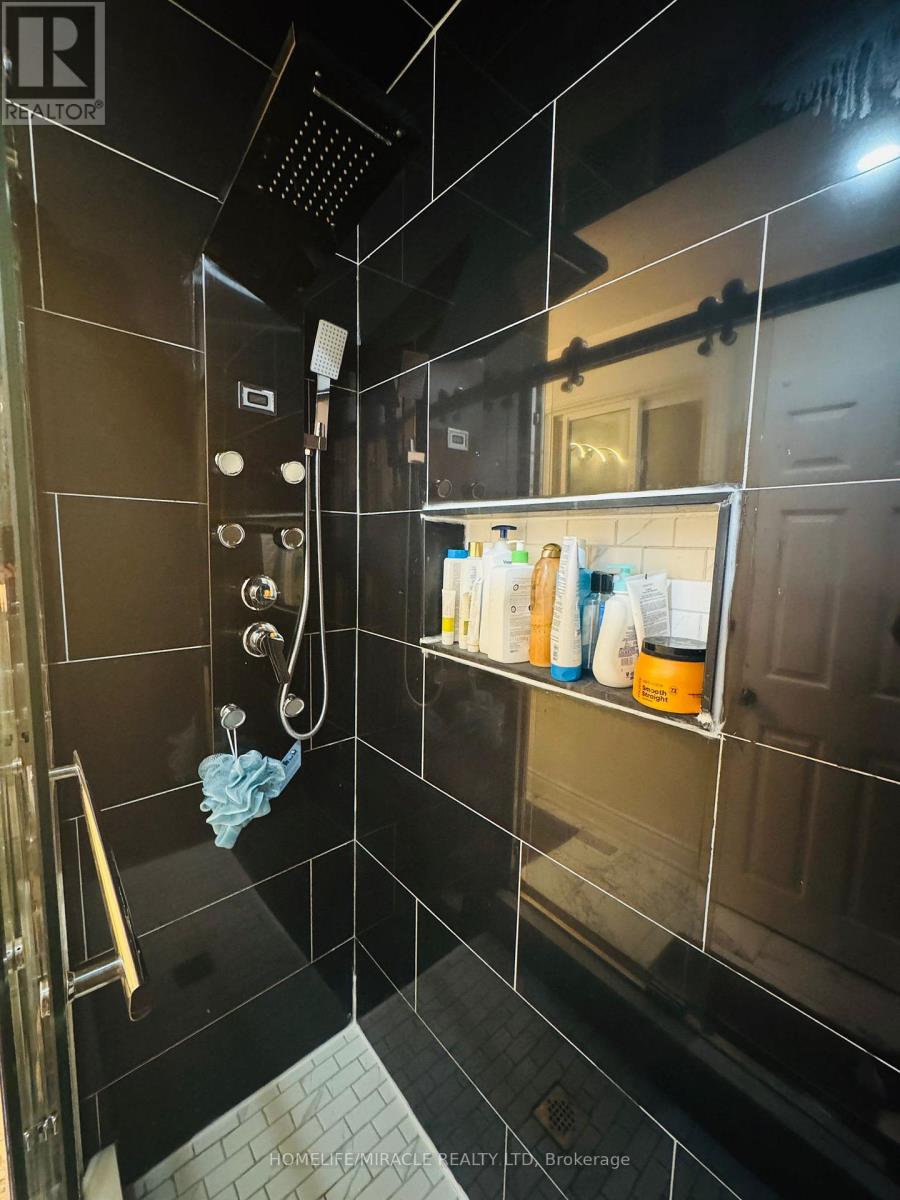 Upper - 37 Juanita Drive, Hamilton, Ontario  L9C 2G4 - Photo 27 - X12484082