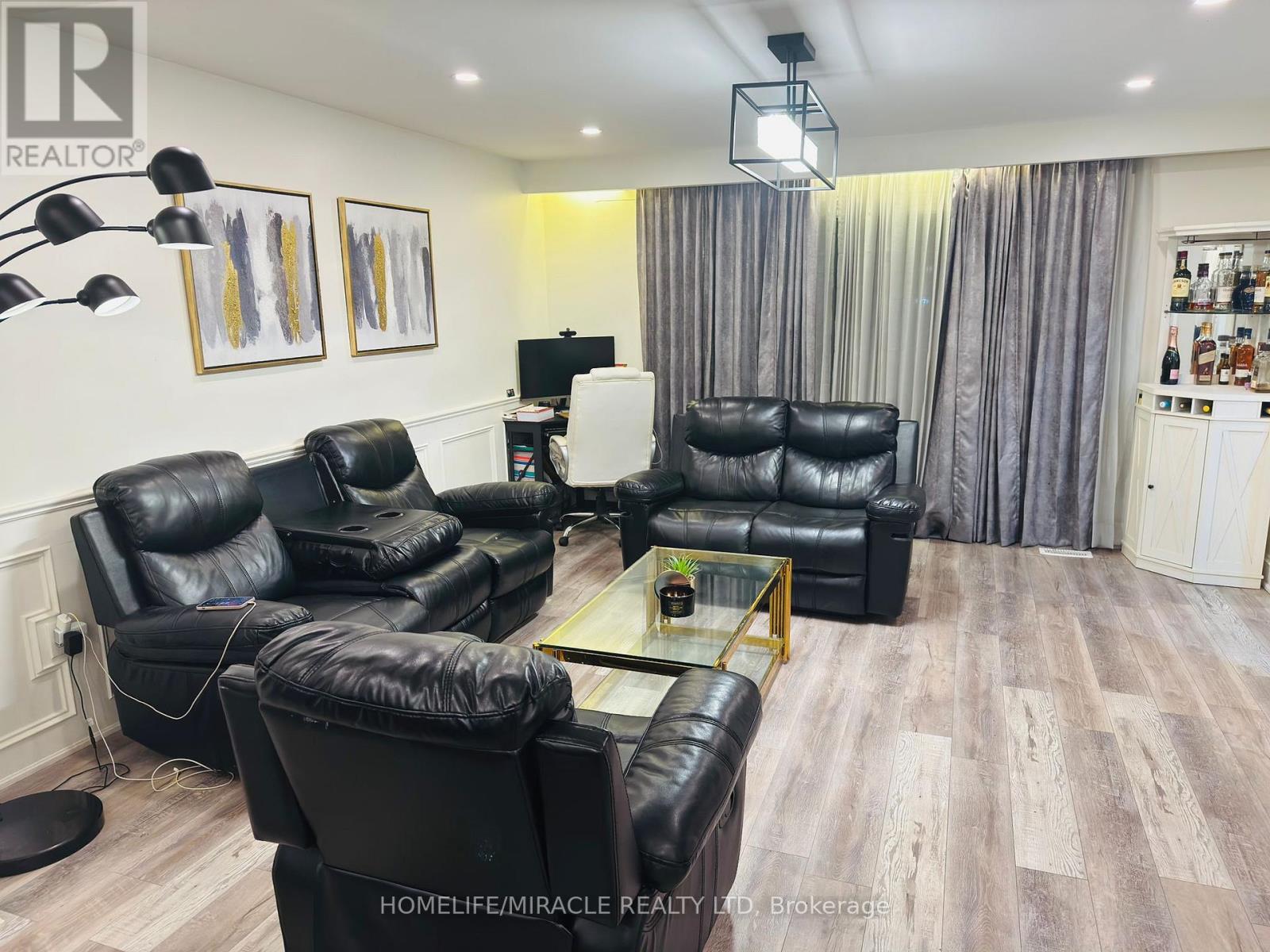 Upper - 37 Juanita Drive, Hamilton, Ontario  L9C 2G4 - Photo 4 - X12484082