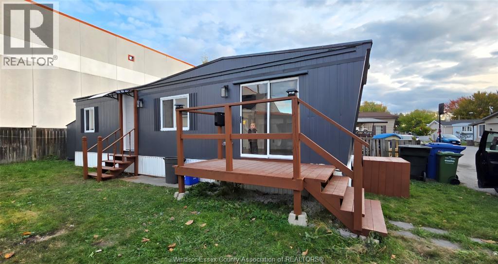 6 Bonita, Windsor, Ontario  N8W 2B4 - Photo 2 - 25027268