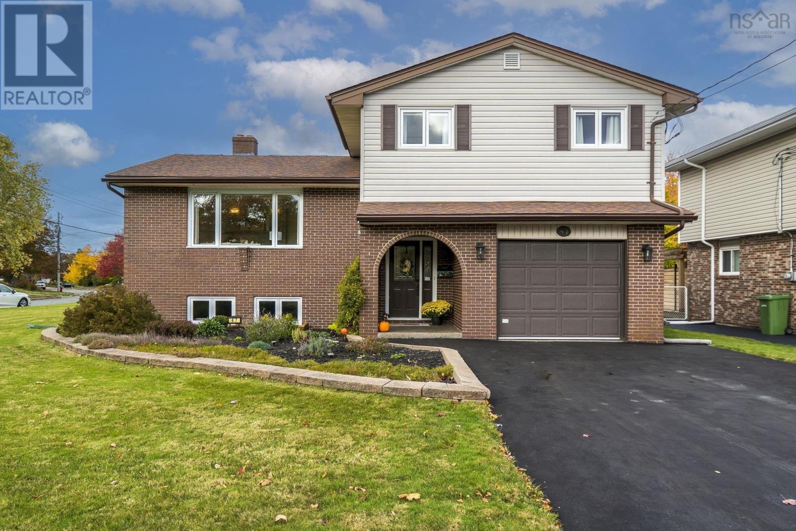 47 Hampton Green, Cole Harbour, Nova Scotia  B2V 1Y4 - Photo 1 - 202526392
