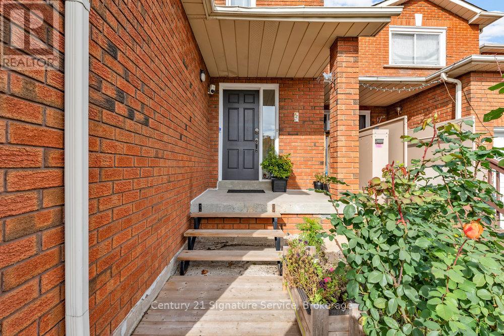 80 Dutch Crescent, Brampton, Ontario  L6Y 3X1 - Photo 3 - W12478430