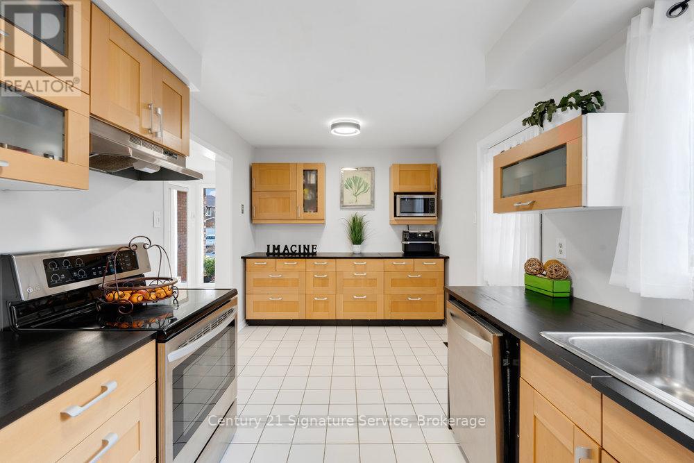 80 Dutch Crescent, Brampton, Ontario  L6Y 3X1 - Photo 9 - W12478430