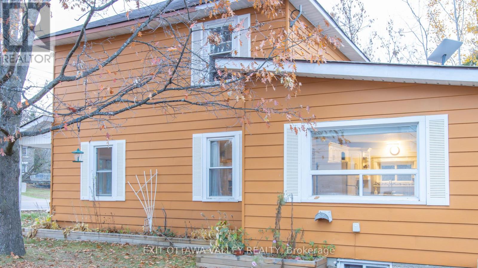 28 Paugh Lake Road, Madawaska Valley, Ontario  K0J 1B0 - Photo 14 - X12484108