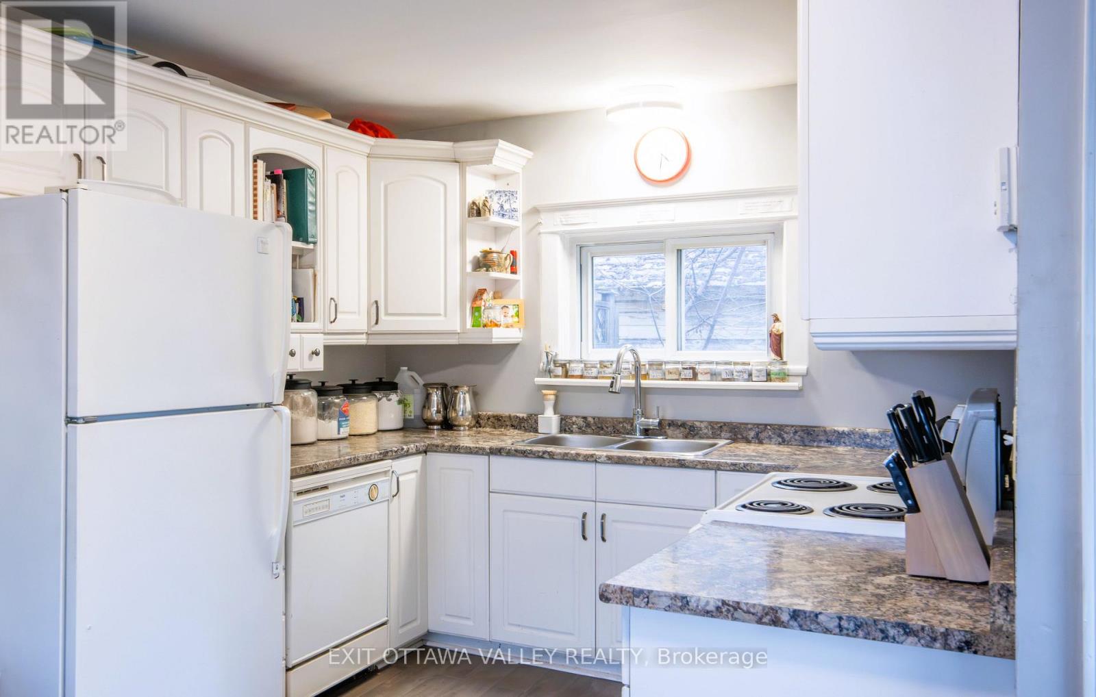 28 Paugh Lake Road, Madawaska Valley, Ontario  K0J 1B0 - Photo 16 - X12484108